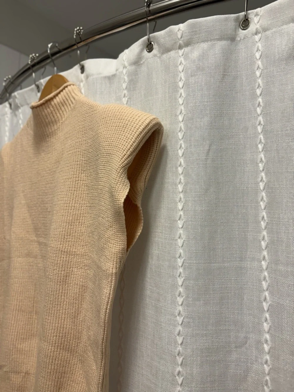 *NWOT* Knit Sleeveless Turtleneck with Shoulder Pads - Picture 4 of 4